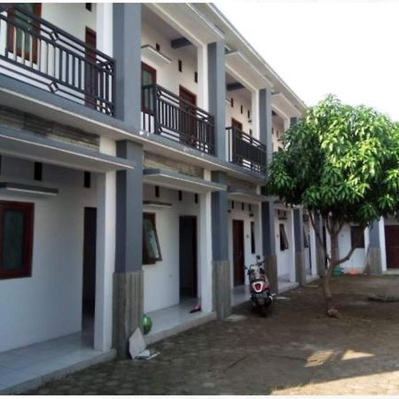 Griya Anugerah Hotel Mojokerto Buitenkant foto