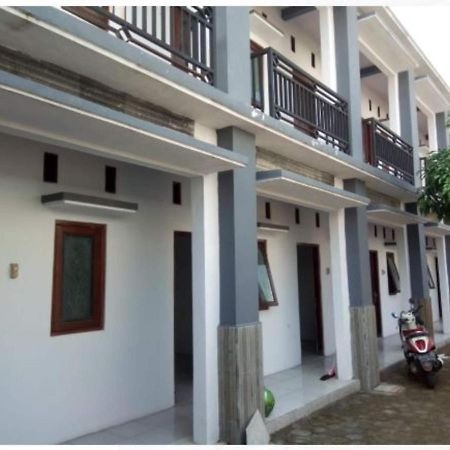 Griya Anugerah Hotel Mojokerto Buitenkant foto