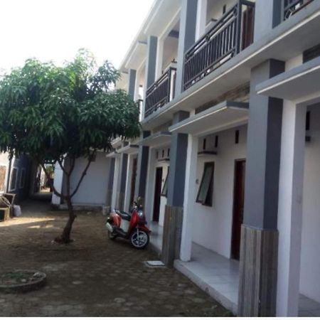 Griya Anugerah Hotel Mojokerto Buitenkant foto