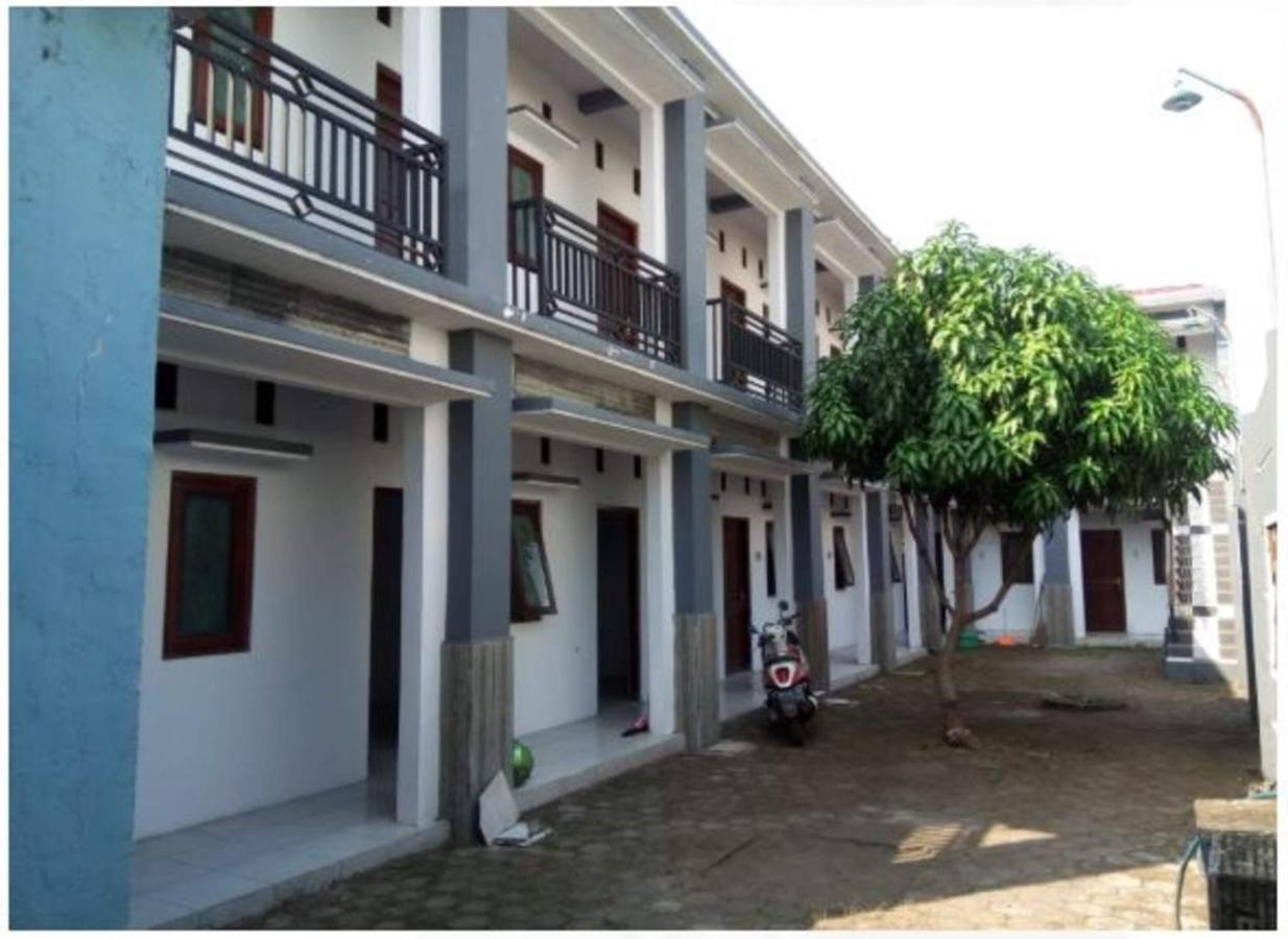 Griya Anugerah Hotel Mojokerto Buitenkant foto