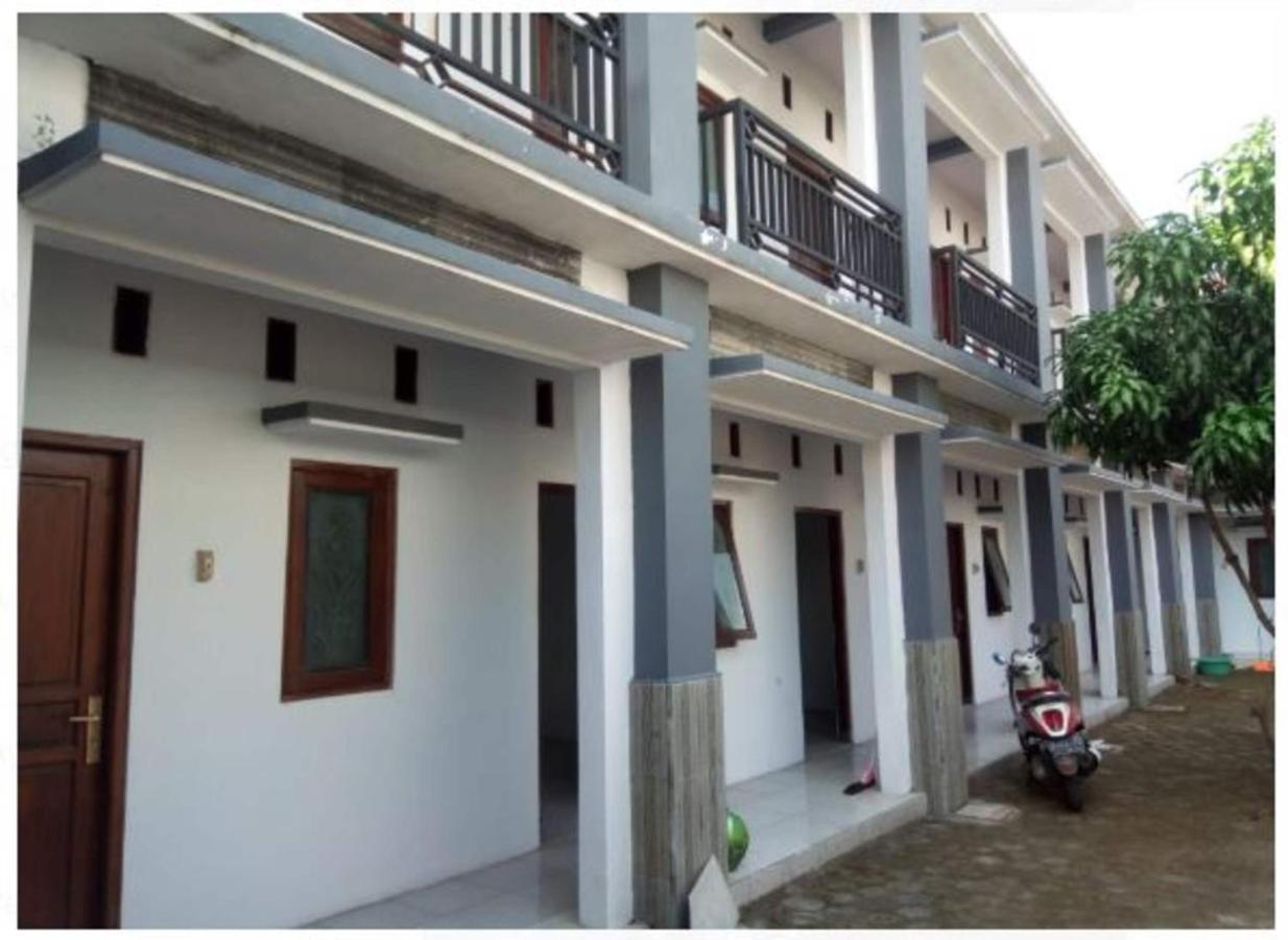 Griya Anugerah Hotel Mojokerto Buitenkant foto