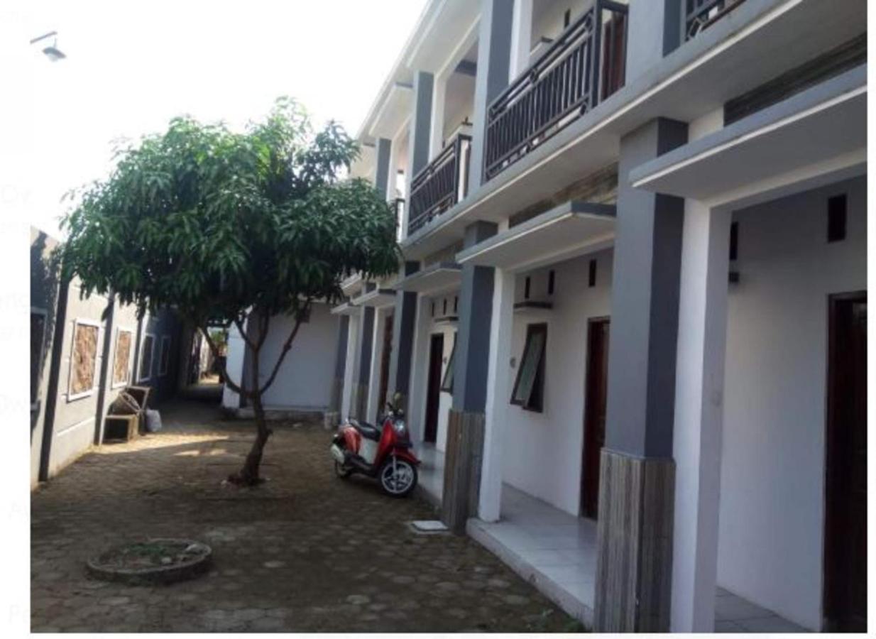 Griya Anugerah Hotel Mojokerto Buitenkant foto