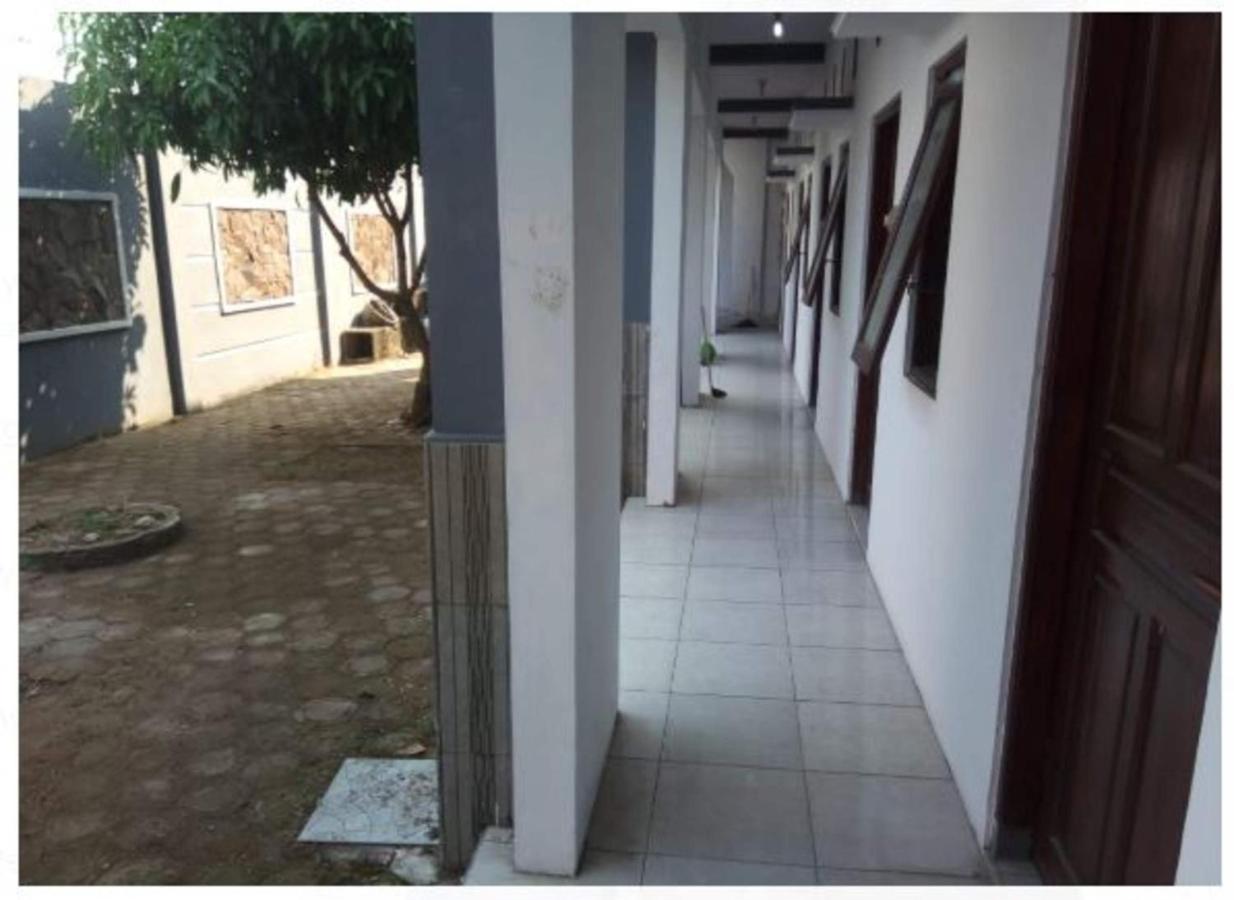 Griya Anugerah Hotel Mojokerto Buitenkant foto